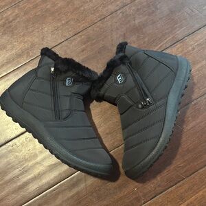 Black Quilted Winter Boots with Fur Trim
